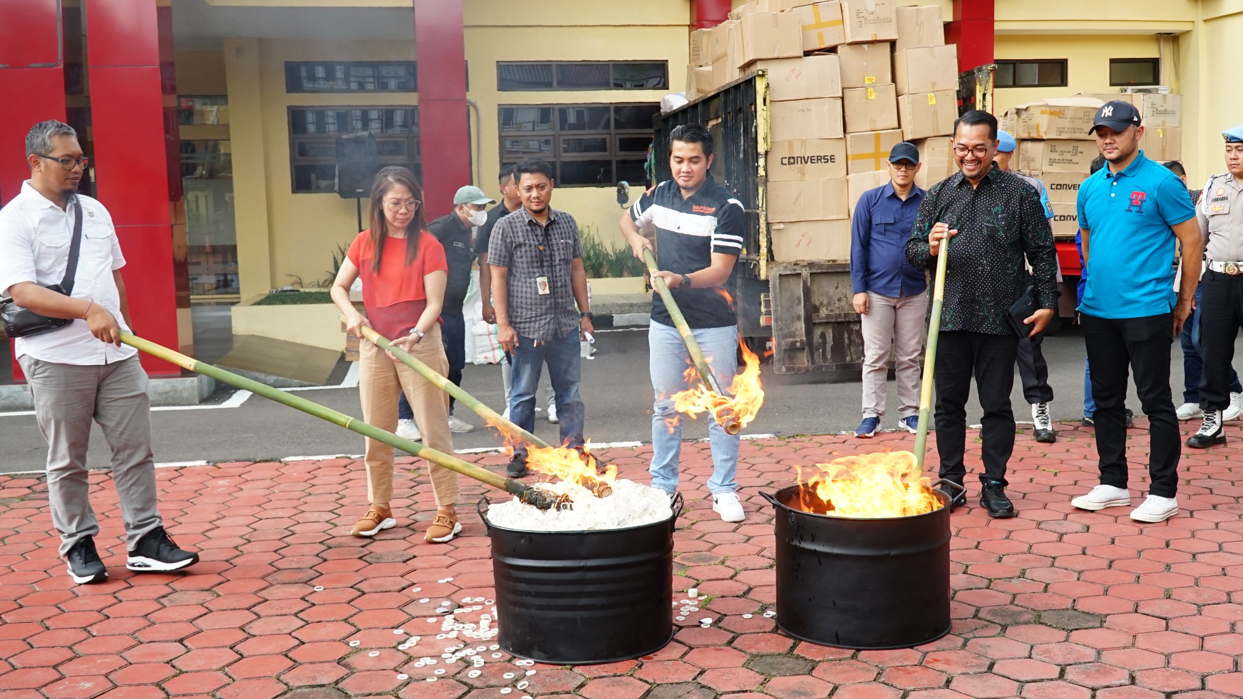 Jual Pestisida Palsu, Dua Tersangka Diamankan Satreskrim Polresta Bandung