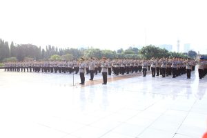 Jelang HUT Bhayangkara Ke-78, Jajaran Mabes Polri Ziarah ke TMP Kalibata