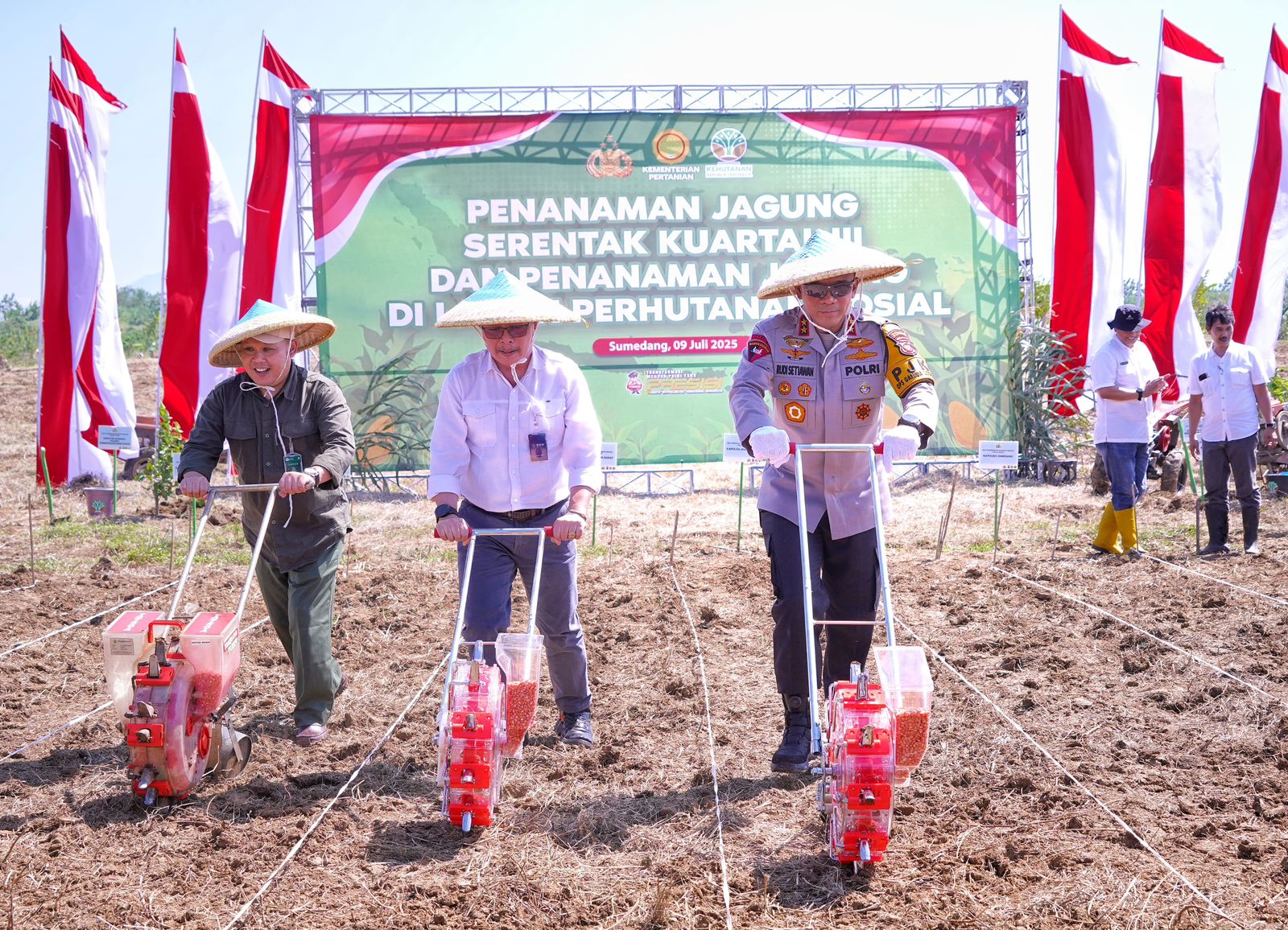 Kapolda Jabar Tanam Jagung Serentak di Sumedang, Dukung Kemandirian Pangan dan Kesejahteraan Petani