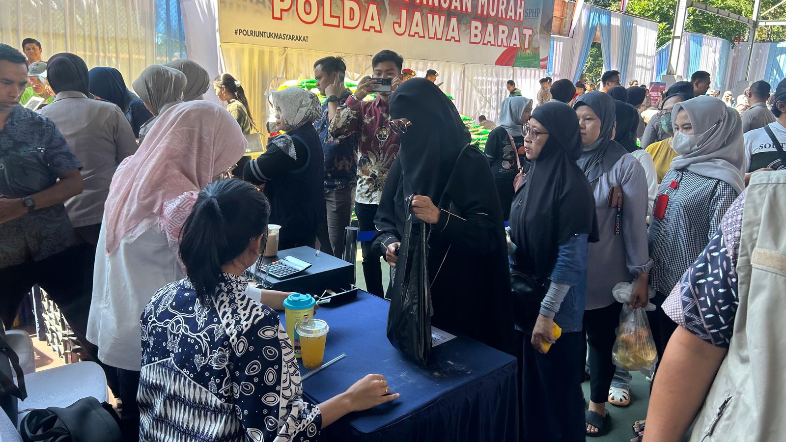 Hari Terakhir Gerakan Pangan Murah Polda Jabar Diserbu Masyarakat