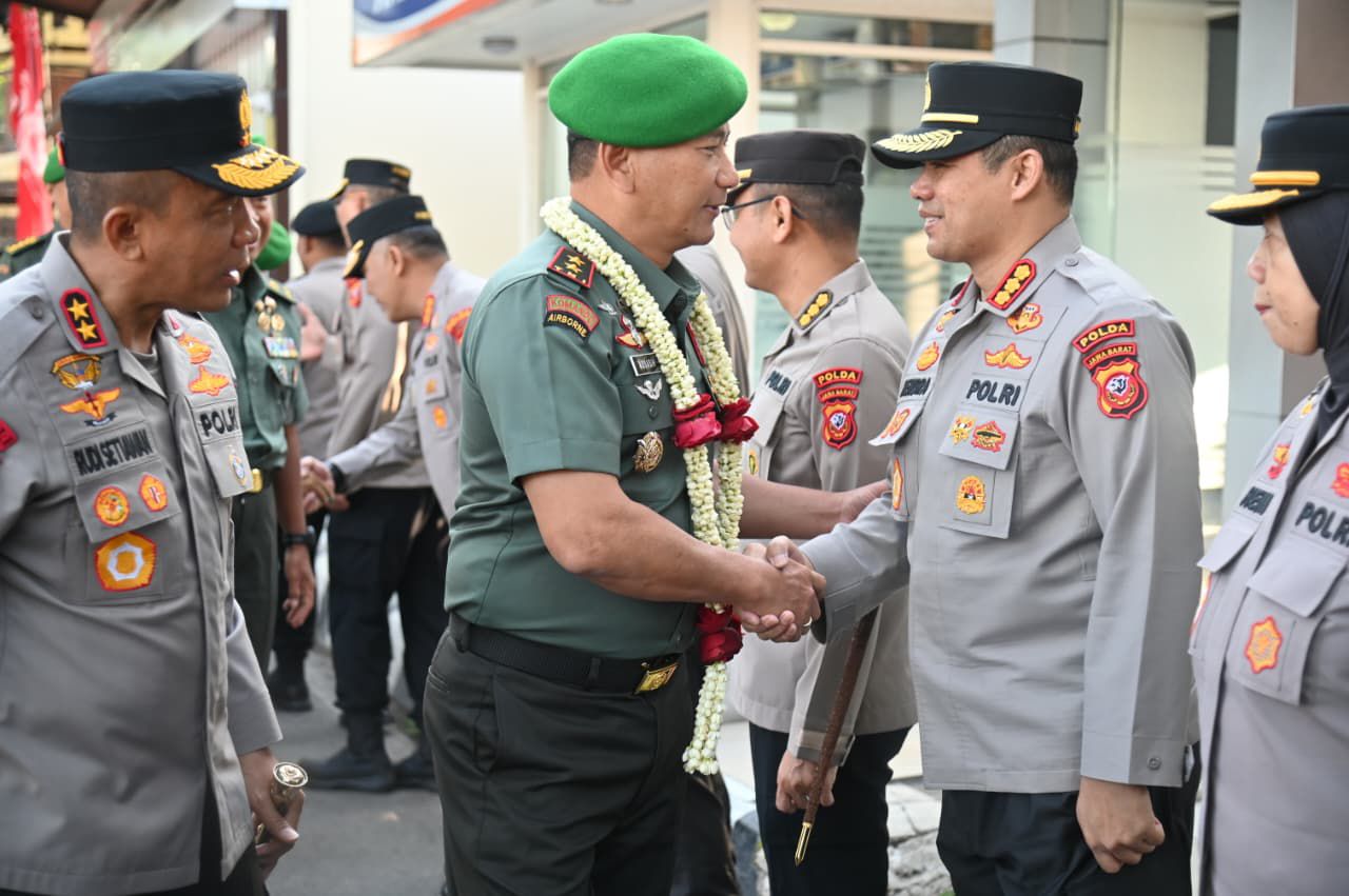 Kapolda Jabar Sambut Pangdam III/Siliwangi di Mapolda Jabar, Perkuat Sinergitas