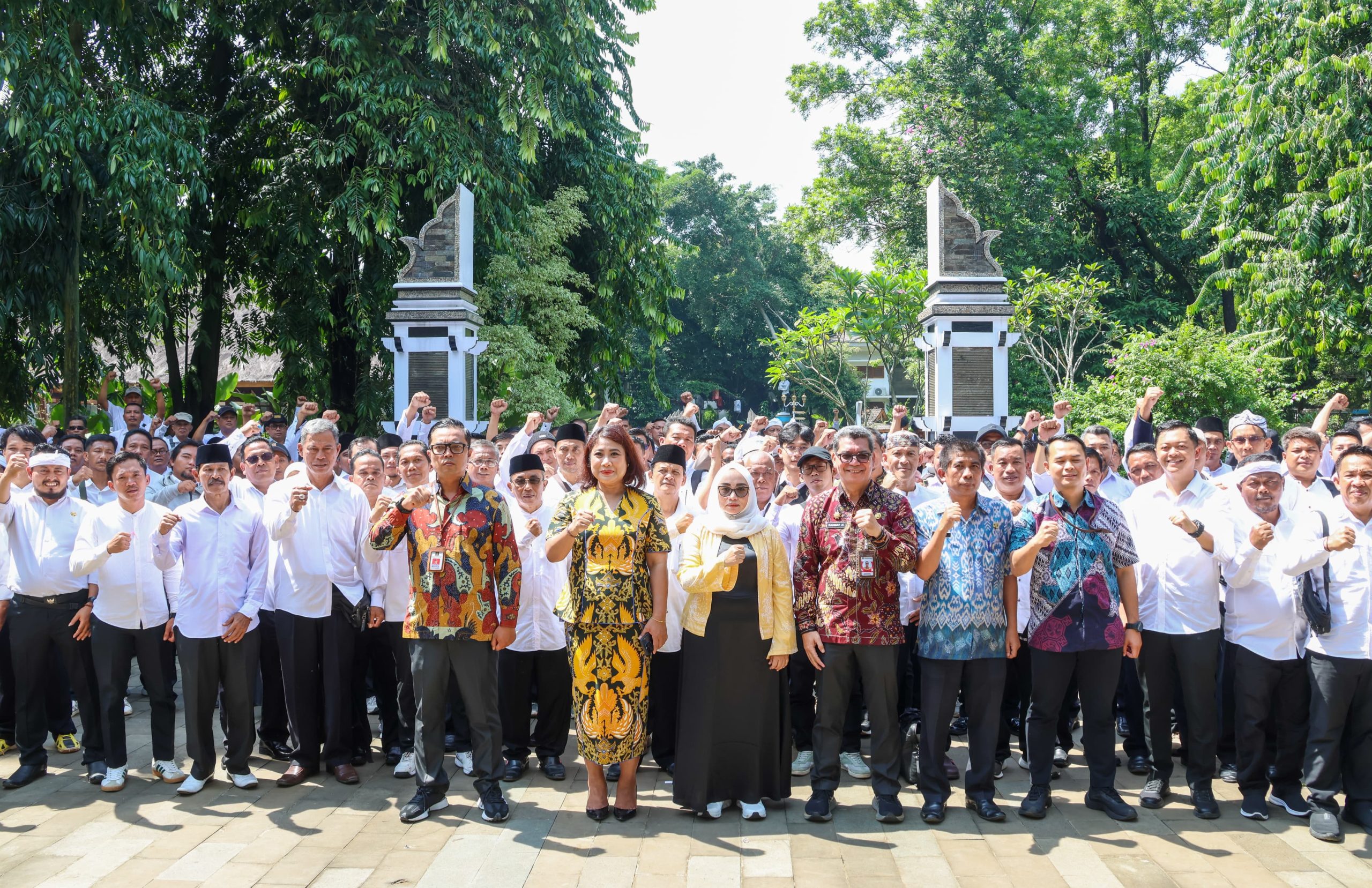 Gelar Pelatihan dan Pendidikan Paralegal, Ratusan Aparat Desa Diberangkatkan