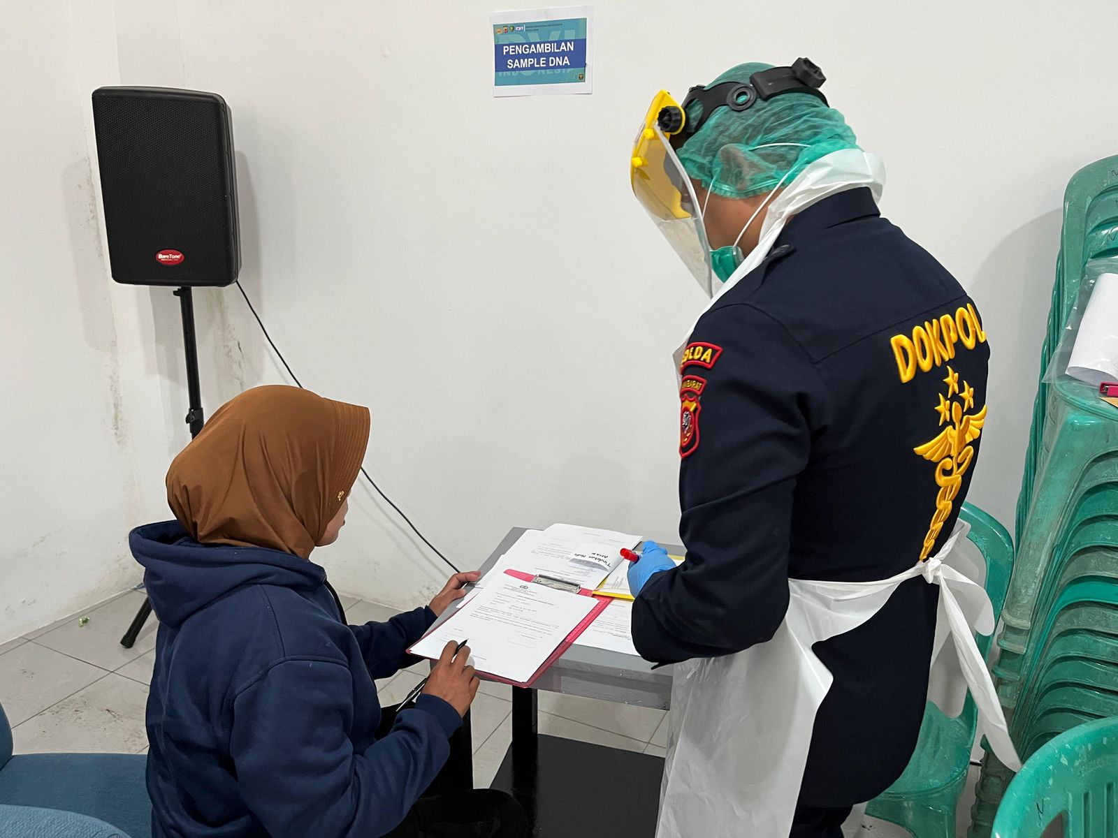 Tim DVI Polda Jabar Identifikasi Korban Bencana Tanah Longsor Arjasari, Soreang – Kabupaten Bandung
