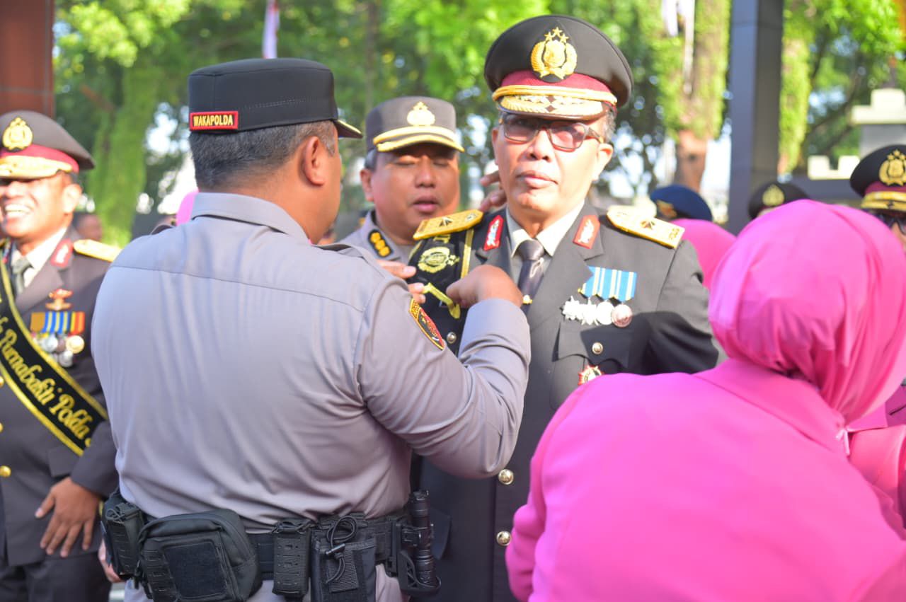 Polda Jabar Gelar Upacara Wisuda Purnabakti Brigjen Pol. Gunarso