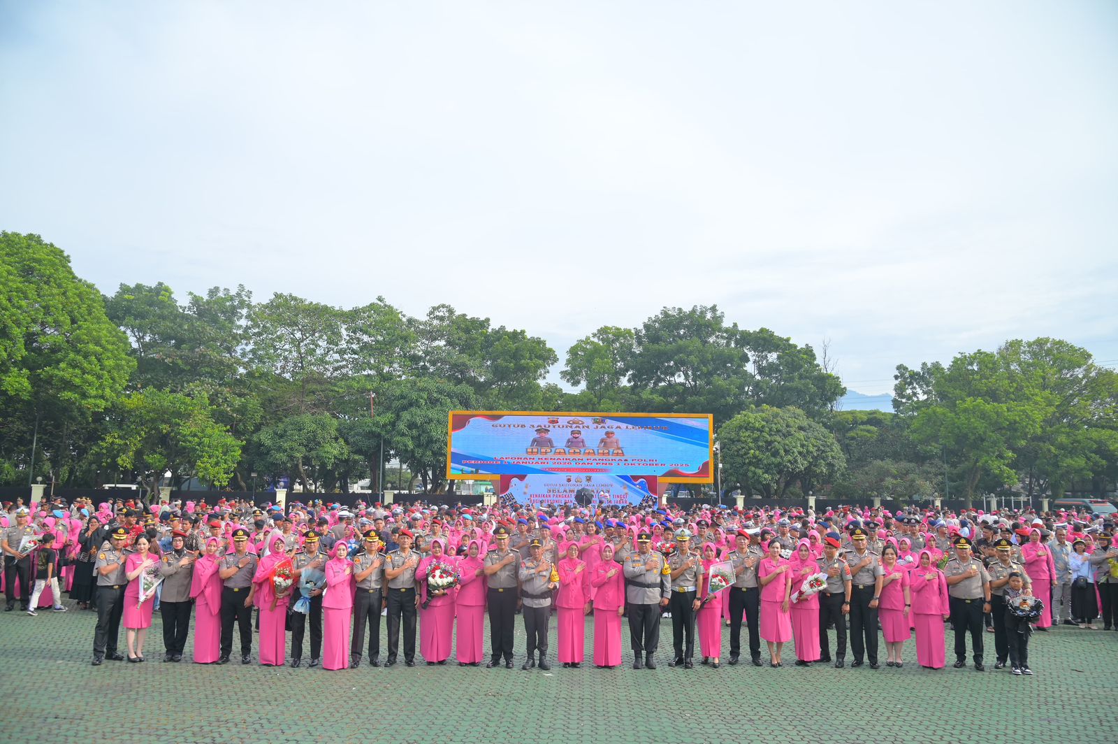 Kapolda Jabar Tekankan Integritas dan Profesionalisme dalam Upacara Kenaikan Pangkat Polri dan PNS Tahun 2026