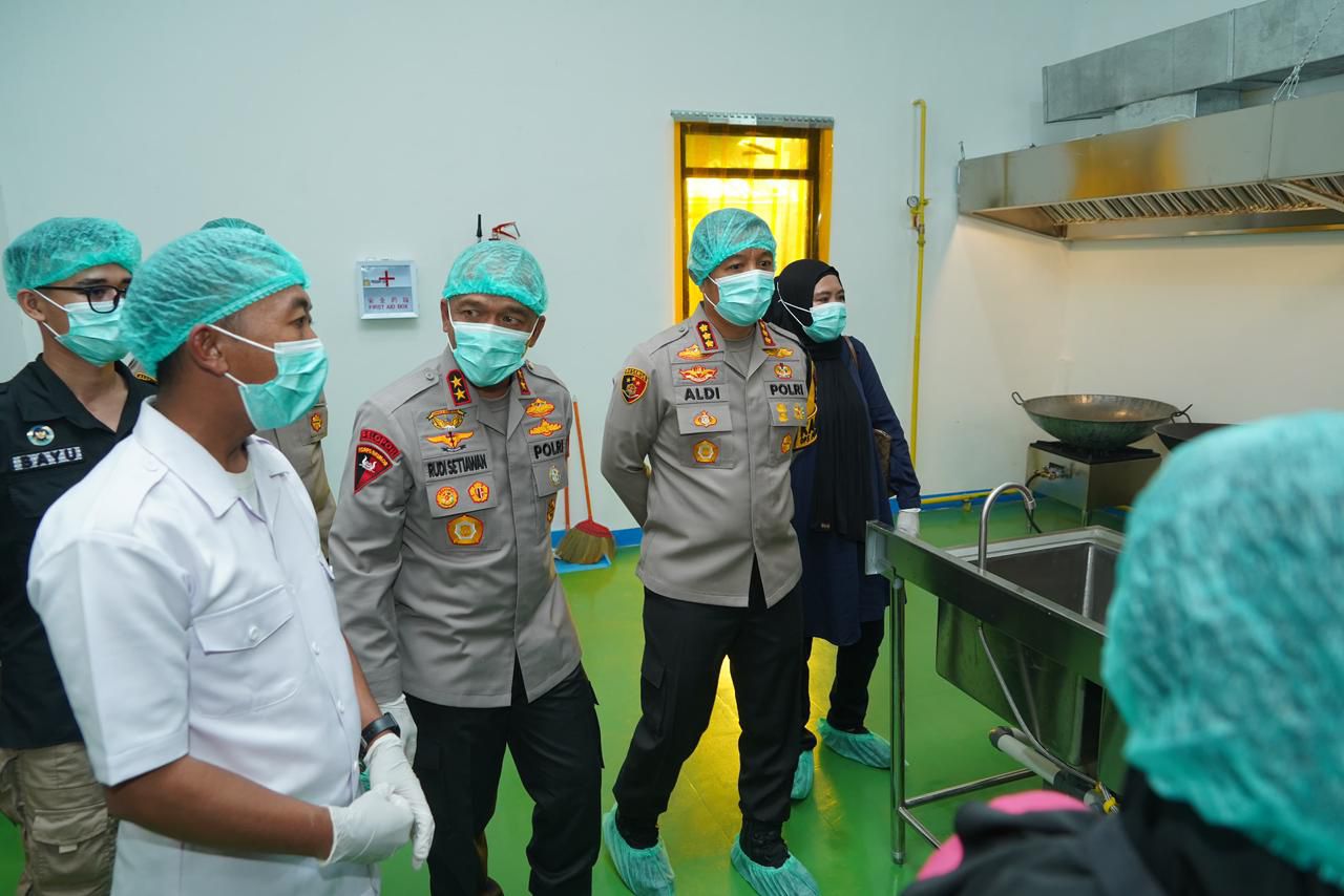 Kapolda Jabar Tinjau SPPG dan Green House Polresta Bandung, Wujud Nyata Dukungan Ketahanan Pangan