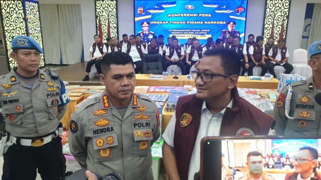 ‎ ‎*Ganja Sintetis Beredar, Polda Jawa Barat Sita Ribuan Gram dan Bibit Produksi*
