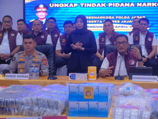 ‎ ‎*Bandar Pemilik Obat Keras Tertentu Diamankan, 99 Ribu Obat Keras Tertentu Disita*