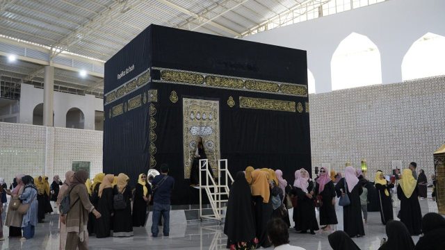 Plaza Haji Al Qosbah Hadirkan Sensasi Manasik Haji, Umrah, dan Naik Unta