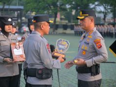 Apresiasi Posko Ops Ketupat Lodaya 2026, Kapolda Jabar Serahkan Penghargaan bagi Polres Berprestasi