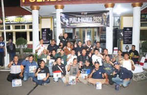 Wakapolda Jabar Nobar Piala Dunia Bersama Warga dan Insan Pers, Semarak Hari Bhayangkara ke-80 di Polres Cirebon Kota