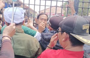 Forum Wartawan Solidaritas Sukabumi Menggelar Aksi Demo di Depan Kantor Kejari Cibadak Sukabumi