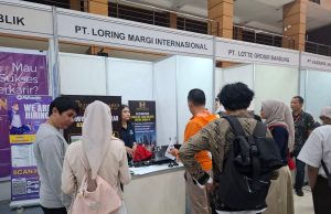 Bawa CV dan Harapan, Fresh Graduate Berburu Peluang Kerja di Job Fair Disnaker 2026