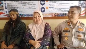Ika anak Bapak Salih Di dampingi Suaminya Melaporkan Ke Polsek Rajadesa Orang Tuanya Sudah Kembali Kerumah Dalam keadaan Sehat
