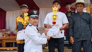 Pemberian Piala Juara, Kepada Para RW Sedesa Sukajaya