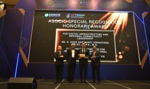 Menko AHY menerima penghargaan ASOCIO Special Honorary Leadership Award for Digital Infrastructure and Regional Connectivity Leadership sebagai bentuk apresiasi atas kepemimpinan di bidang infrastruktur digital dan konektivitas regional.