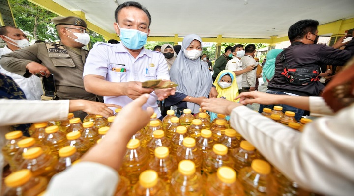 Gelar Operasi Akibat Harga Minyak Goreng Mahal, Pemda Jabar Operasi Pasar Gelar Operasi