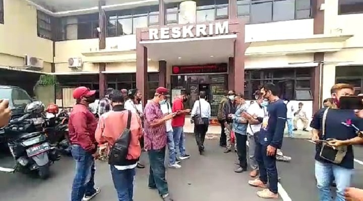 Waduh ! Kades Vs Wartawan Berbuntut Panjang Berbuntut Panjang