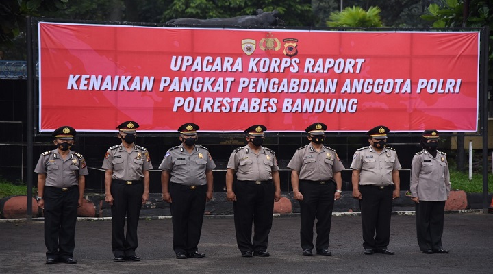 Kapolrestabes Bandung Pimpin Upacara Kenaikan Pangkat Pengabdian Kenaikan Pangkat