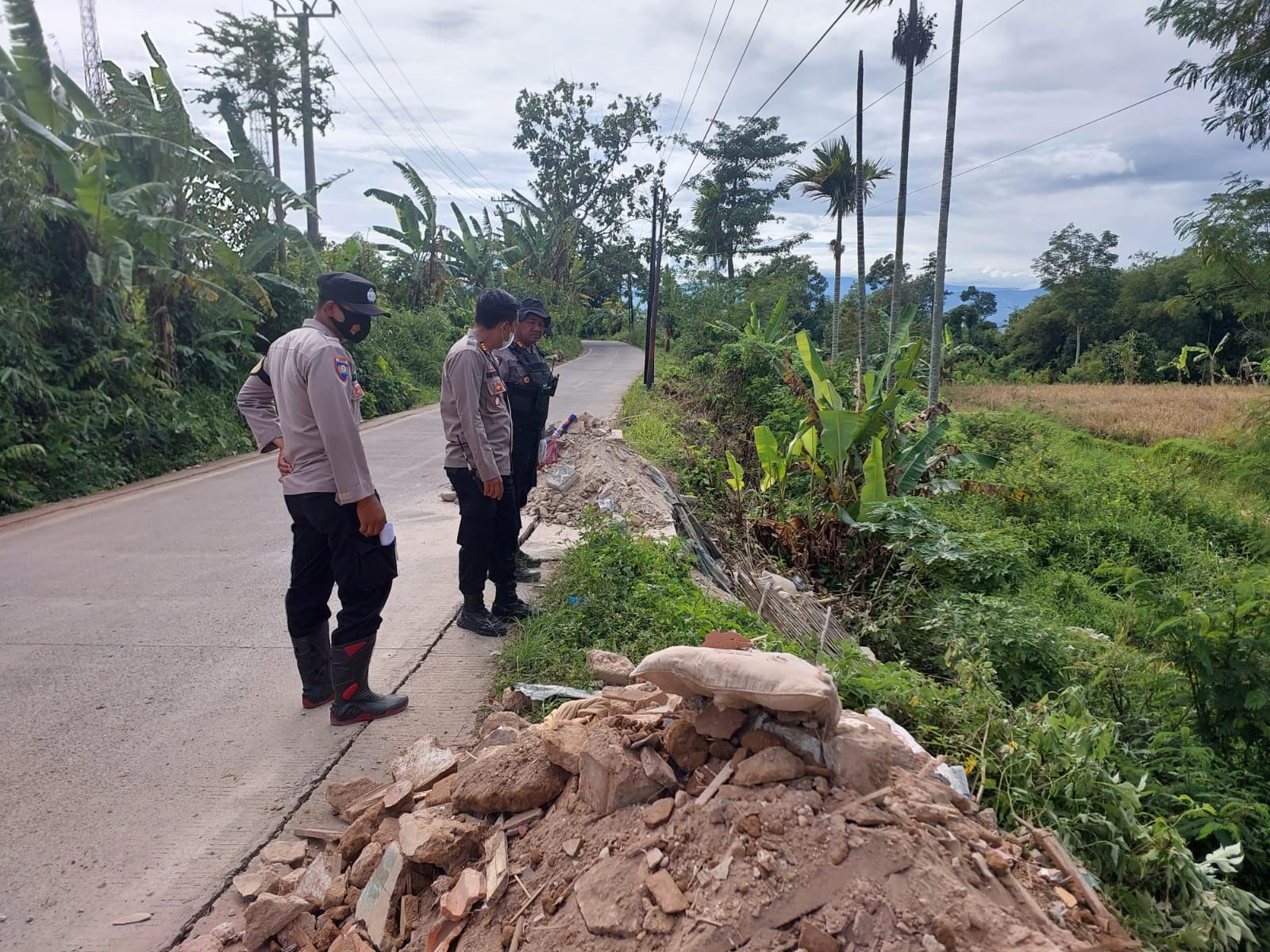 Kabid Humas Polda Jabar : Polri Pastikan Titik Lokasi Pembuangan Puing – Puing Bangunan Pasca Gempa Di Cianjur