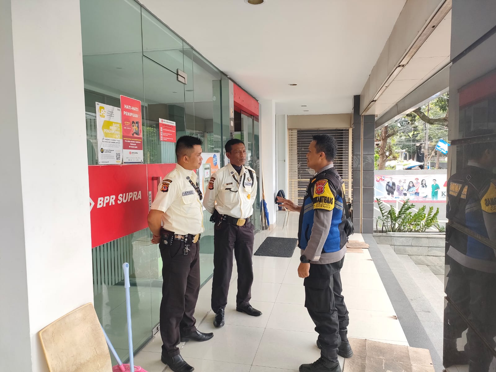 Patroli Dialogis Bhabinkamtibmas Arjuna Polsek Cicendo Polrestabes Bandung Binluh Satpam Bank
