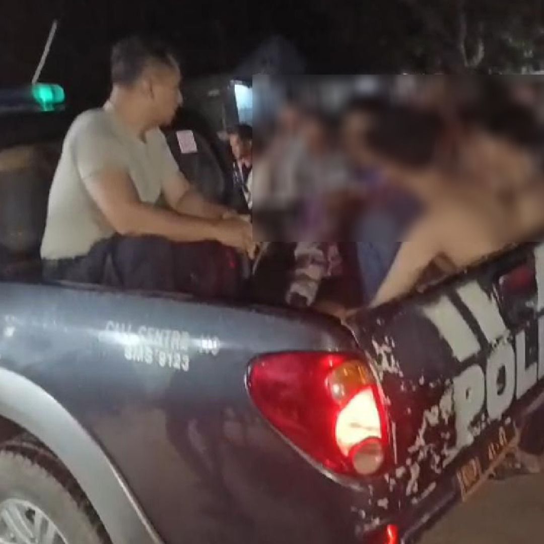 Kabid Humas Polda Jabar : Polisi Berhasil Cegah Tawuran, 12 Remaja Dan Senjata Tajam Diamankan