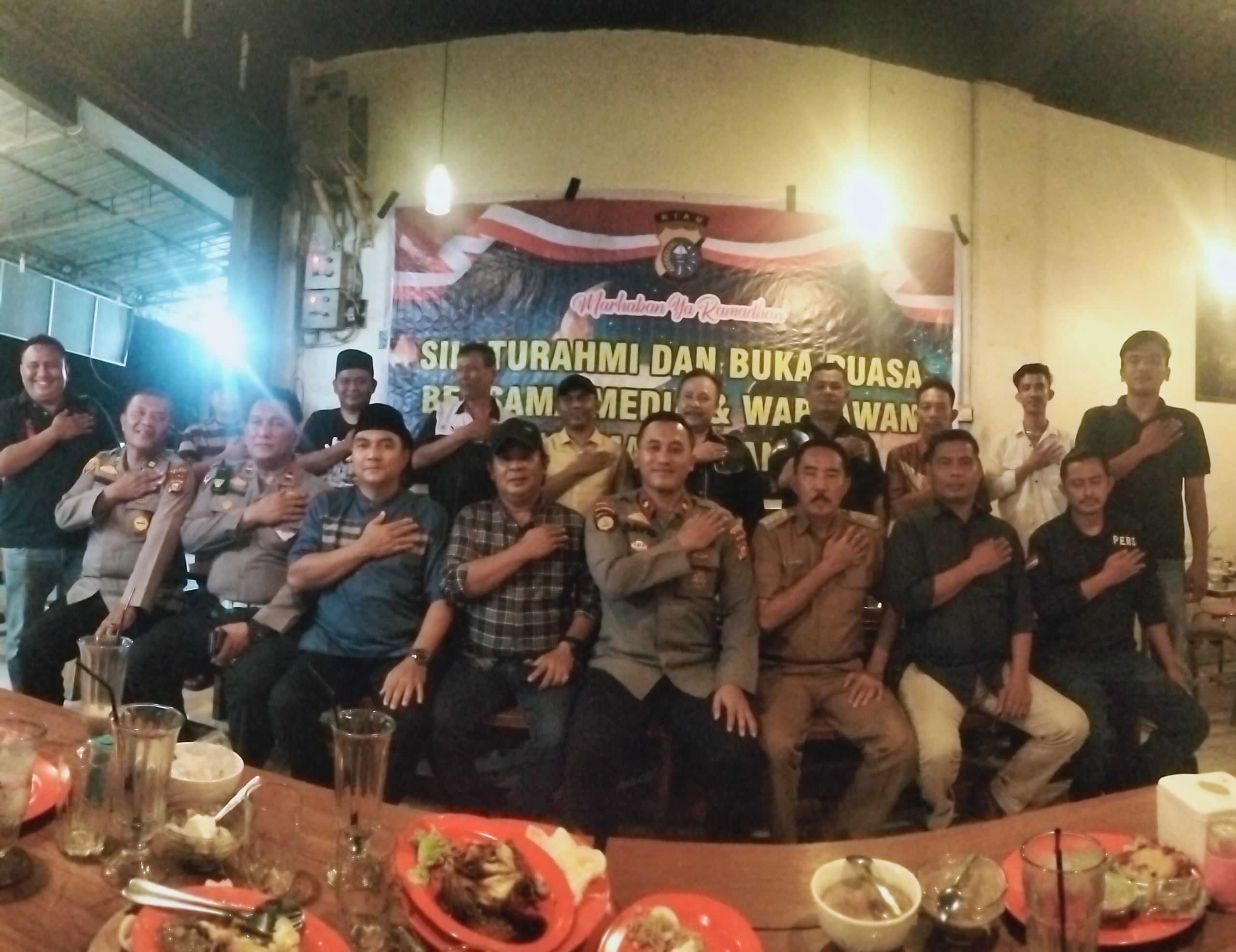 Kapolsek Kandis Jalin Silaturahmi dan Buka Puasa Bersama Para Awak Media