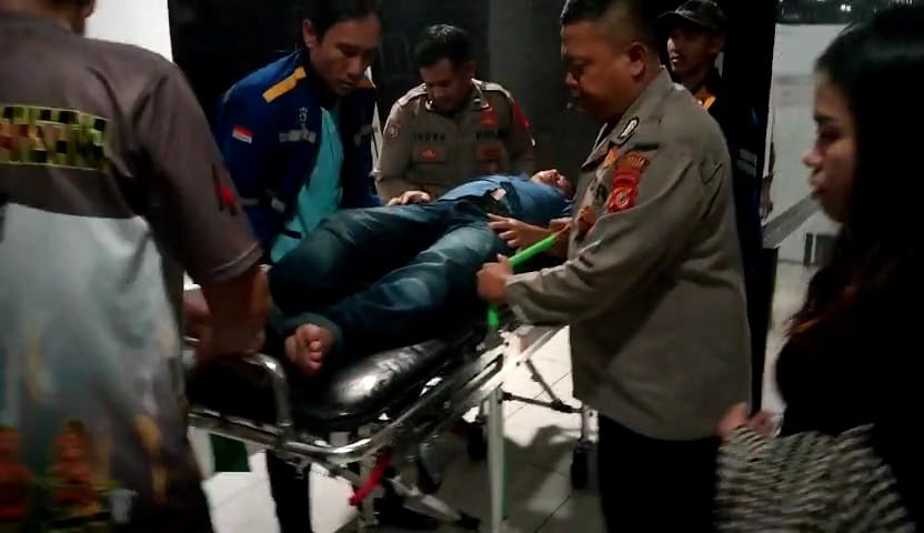 Respon Cepat, Polisi Bantu Pemudik Yang Mengalami Sakit di Pospam Rest Area KM149
