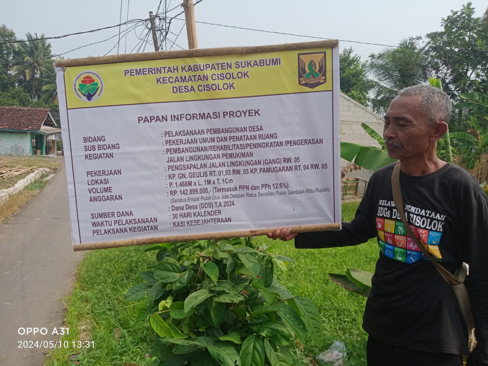 Ketua BPD Desa Cisolok Monitoring Kegiataan DD Non Eard Marked, Pemdes Cisolok Bangun Jalan Lingkungan