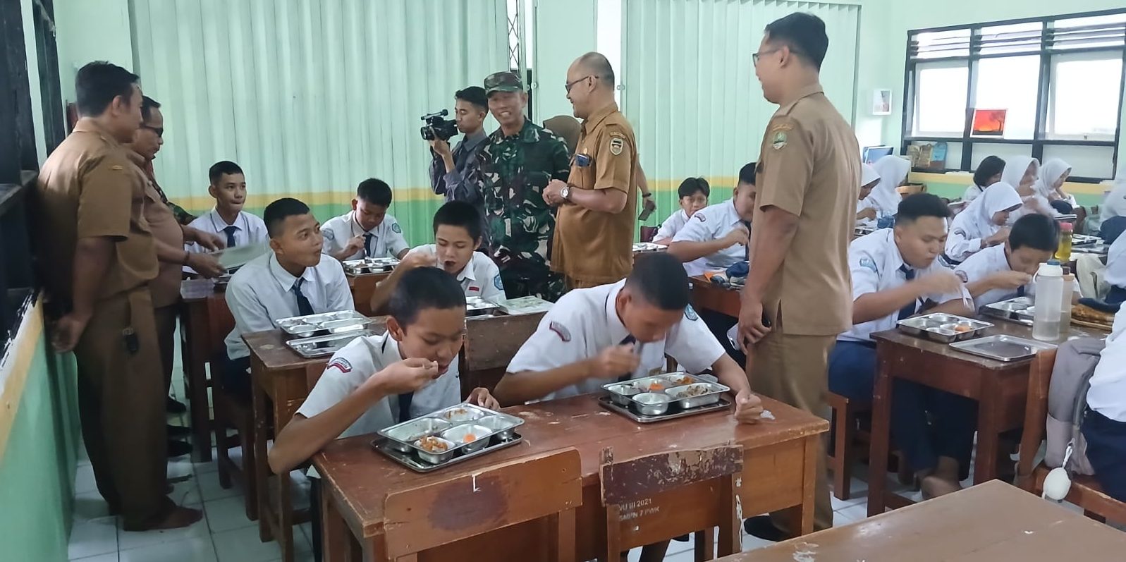 Hari Pertama Program Makan Bergizi Gratis di Purwakarta