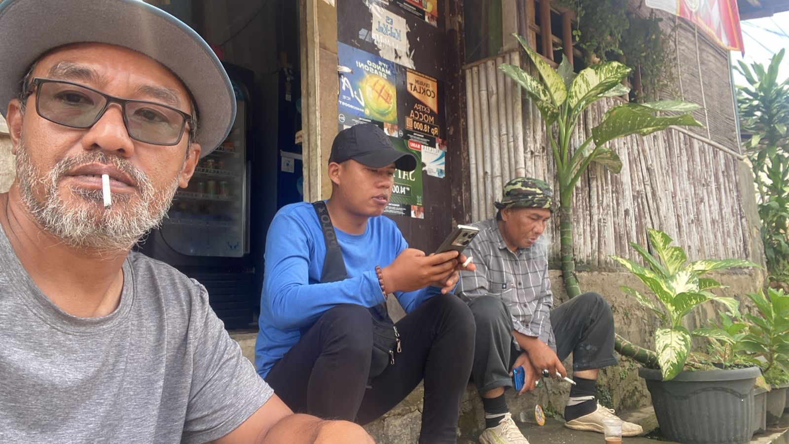 Warga Babakan Parakansalak Buktikan Semangat Gotong Royong Lewat Perbaikan Jalan Secara Swadaya