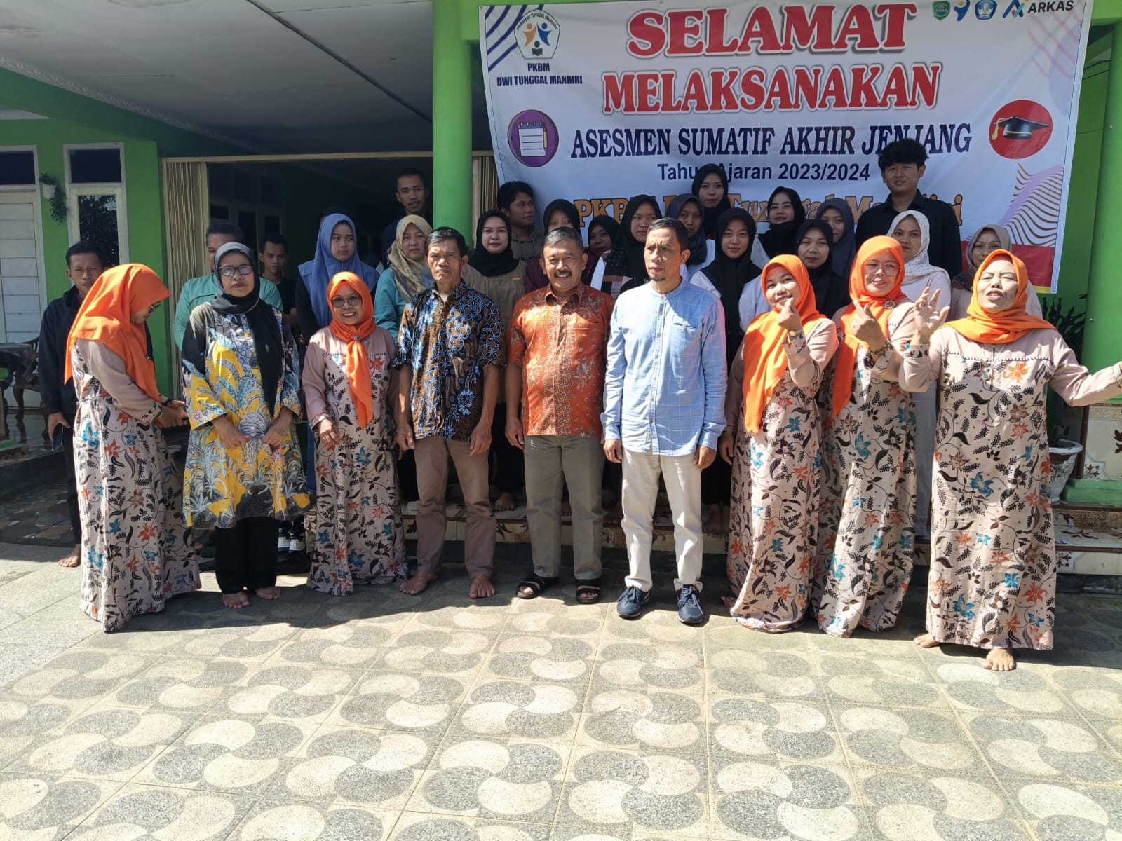 KEGIATAN BELAJAR MASYARAKAT (PKBM) DWI TUNGGAL