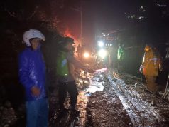 Polisi Cek TKP Tanah Longsor di Jalan Garut–Pameungpeuk