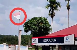 “Bendera Merah Putih Lusuh dan Sobek Berkibar di Halaman Kantor PT.Pos Indonesia KCP Jujun”