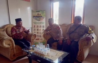Polsek Rajadesa IPTU Radius Windhu Asmoro Door To Door Sambangi Warga