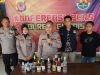 *Polisi Amankan Ribuan Botol Miras Ilegal, Tiga Orang Diamankan Polisi*