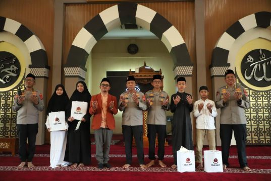 *POLDA JABAR GELAR DOA BERSAMA DAN DZIKIR ISTIGHOSAH JELANG MAY DAY*