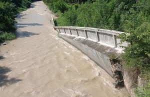 Nyaris Runtuh !! Tembok Penahan Sungai Batang Merao di Desa Sungai Pegeh Jadi Ancaman Keselamatan,BWSS VI di Minta Ambil Tindakan