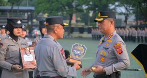 Apresiasi Posko Ops Ketupat Lodaya 2026, Kapolda Jabar Serahkan Penghargaan bagi Polres Berprestasi