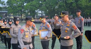 Apresiasi Kinerja Polri, Kapolda Jabar Naikkan Pangkat dan Anugerahkan Penghargaan Ops Ketupat 2026
