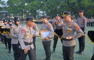 Apresiasi Kinerja Polri, Kapolda Jabar Naikkan Pangkat dan Anugerahkan Penghargaan Ops Ketupat 2026