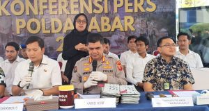 PolisiTemukan Modus Pelat Nomor Palsu dalam Kasus Penyalahgunaan BBM Subsidi di Jabar