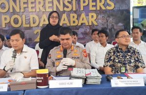 PolisiTemukan Modus Pelat Nomor Palsu dalam Kasus Penyalahgunaan BBM Subsidi di Jabar