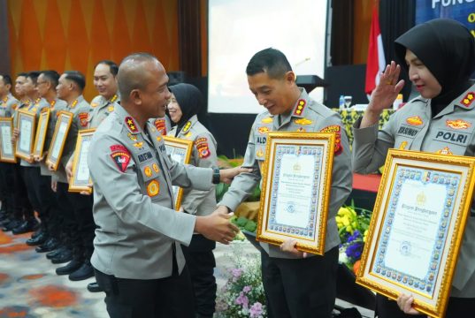 RAKERNIS FUNGSI KEUANGAN POLDA JABAR T.A. 2026 RESMI DIBUKA KAPOLDA JABAR, 16 SATKER TERIMA PENGHARGAAN KAPOLRI ATAS CAPAIAN IKPA SEMPURNA