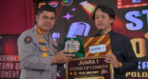 Gilang Indra Cakti Raih Juara Pertama Lomba Stand Up Comedy Polda Jabar