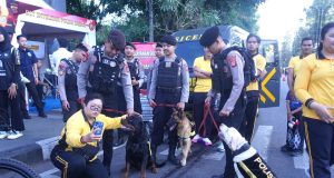 Polda Jabar Berikan Pelayanan Kesehatan Gratis kepada Masyarakat pada Kegiatan Car Free Day di Dago Cikapayang