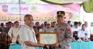 Kapolres Ciamis Raih Penghargaan KTNA atas Dedikasi Mendukung Kemajuan dan Kesejahteraan Petani