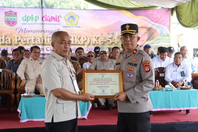 Kapolres Ciamis Raih Penghargaan KTNA atas Dedikasi Mendukung Kemajuan dan Kesejahteraan Petani