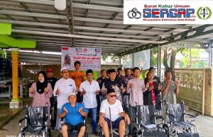 Wujud Kepedulian, Cakades Tamanrahayu Bang Jibril Gandeng Yayasan Al-Fityan Salurkan Bantuan 20 Kursi Roda