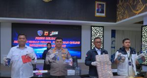 Polda Jabar Bongkar Dugaan Jaringan Perjudian Online DAZZLIVE, 11 Orang Jadi Tersangka